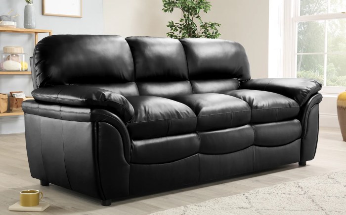 Wohnzimmer schwarze ledercouch